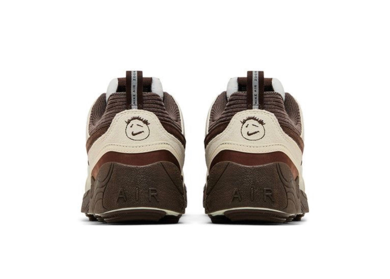 NIKE
TRAVIS SCOTT x ZOOM FIELD JAXX “Leche Blue” Sneakers