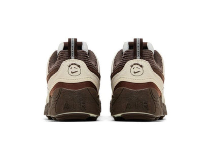 NIKE
TRAVIS SCOTT x ZOOM FIELD JAXX “Leche Blue” Sneakers