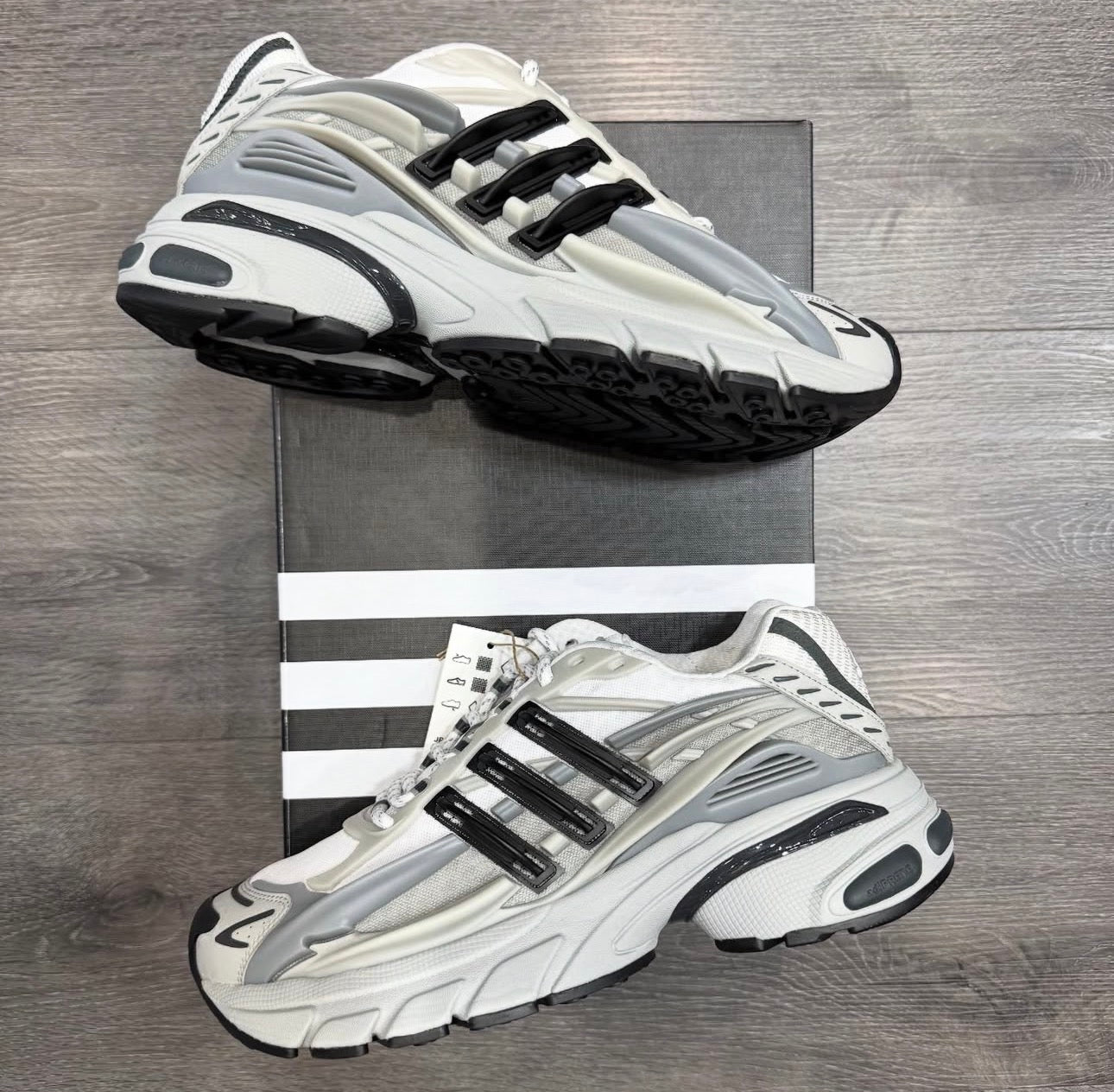 ADIDAS 
Adistar Jellyfish “Pharrell Williams - Solid Grey”
