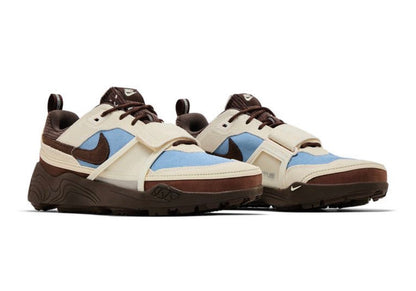 NIKE
TRAVIS SCOTT x ZOOM FIELD JAXX “Leche Blue” Sneakers