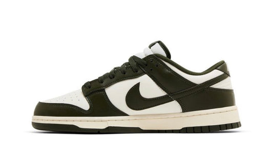 NIKE
DUNK LOW “Cargo Khaki” Sneakers