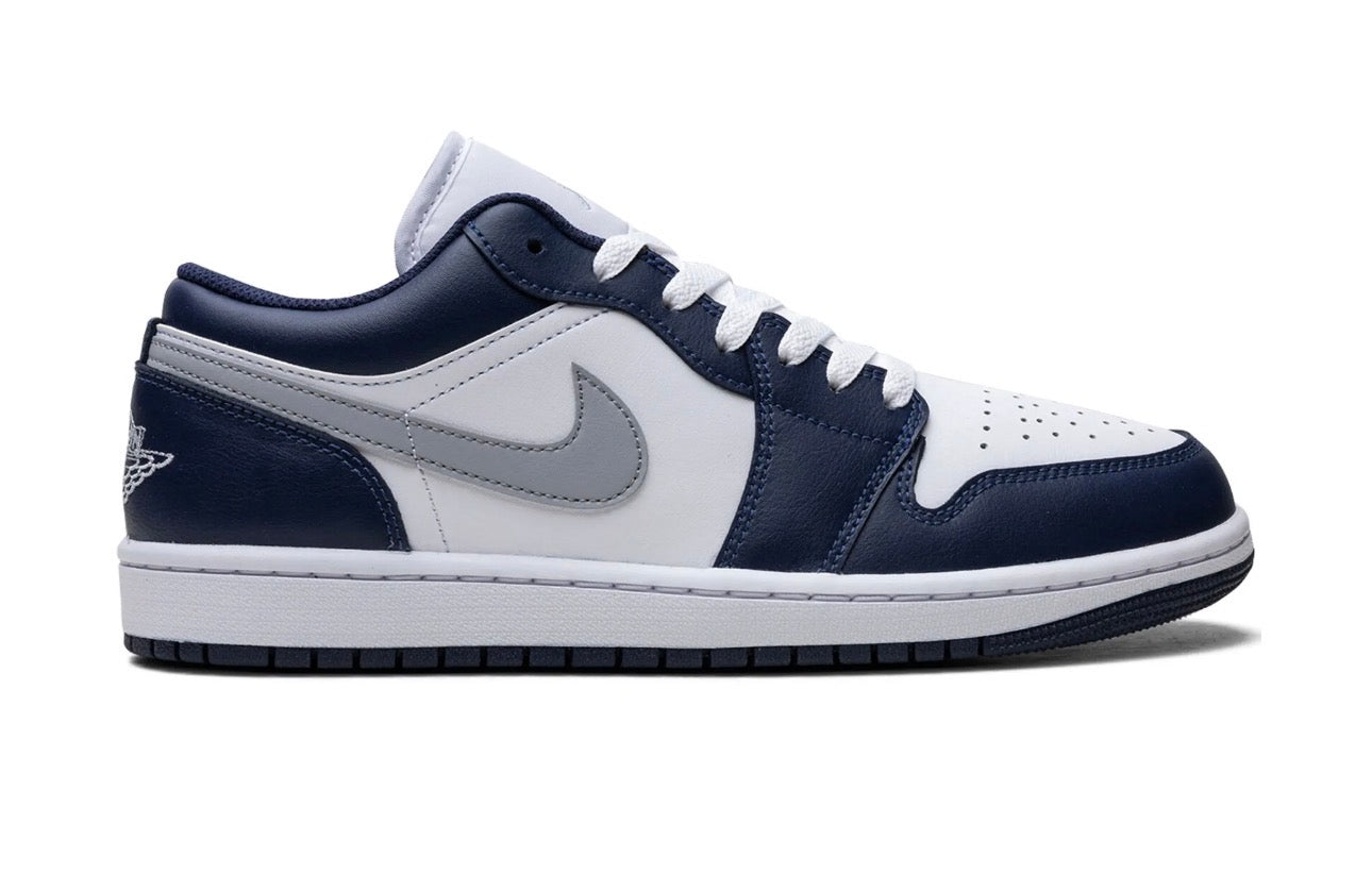 Jordan
Air Jordan 1 “Midnight Navy” sneakers